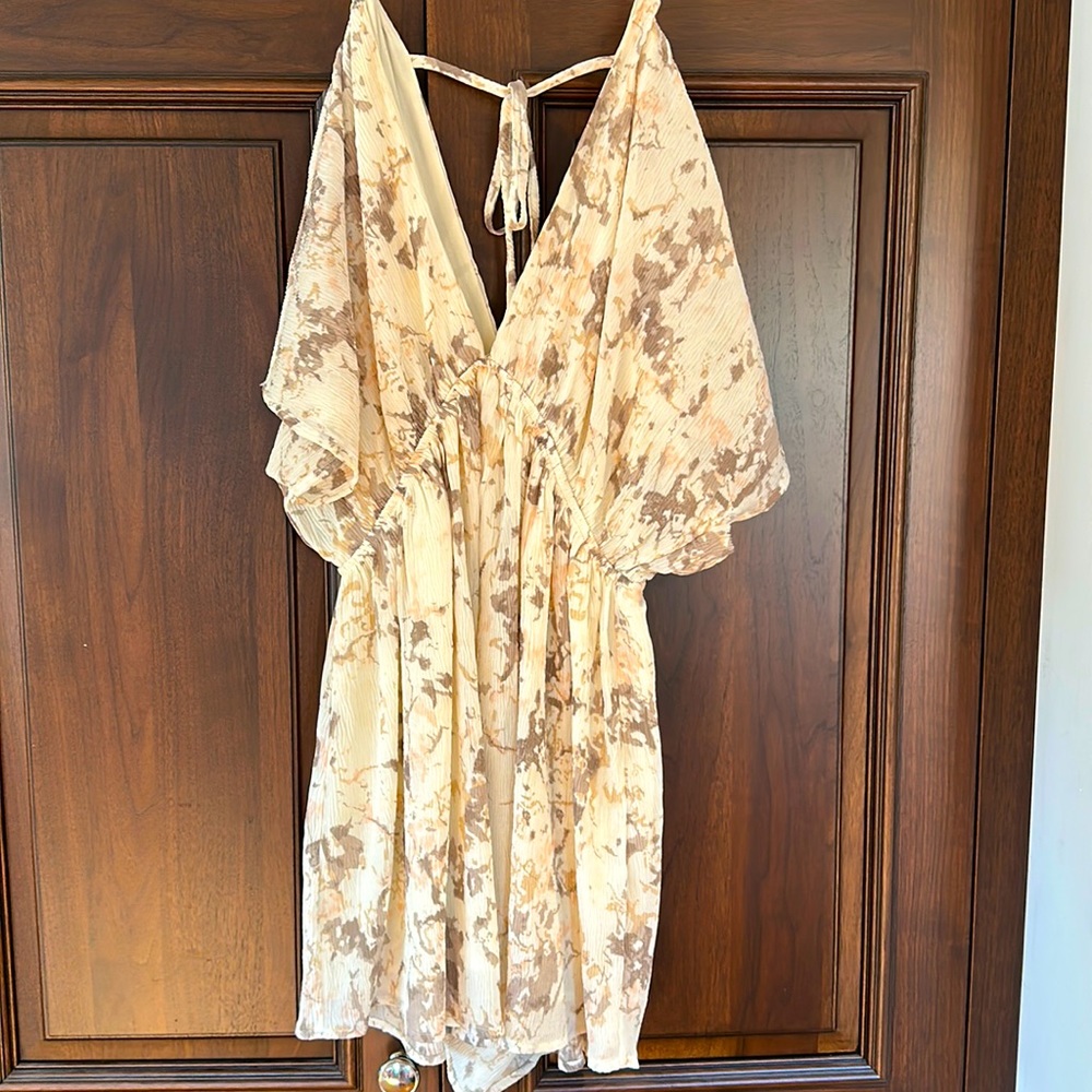 GOEGEOUS romper. Size small. Worn once.
